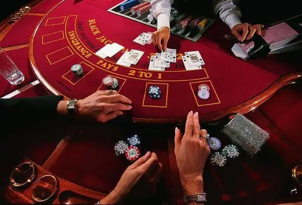 Permainan Live Sic Bo dengan dealer langsung di live888